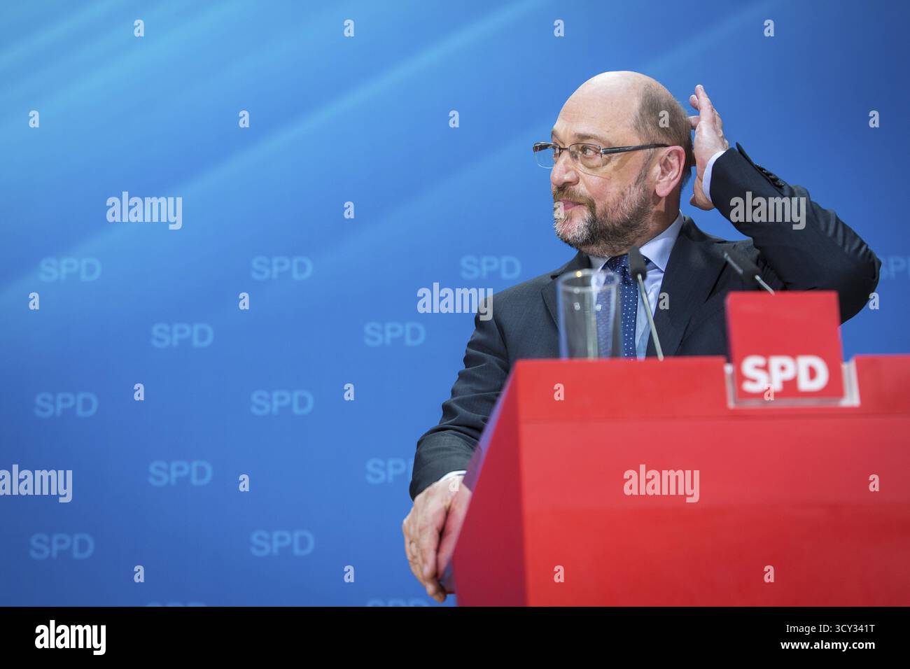 DEU Deutschland Deutschland Berlin SPD-Chef und Kanzlerkandidat Martin Schulz während einer wirtschaftspolitischen Pressekonferenz im Willy Brandt Hous Stockfoto