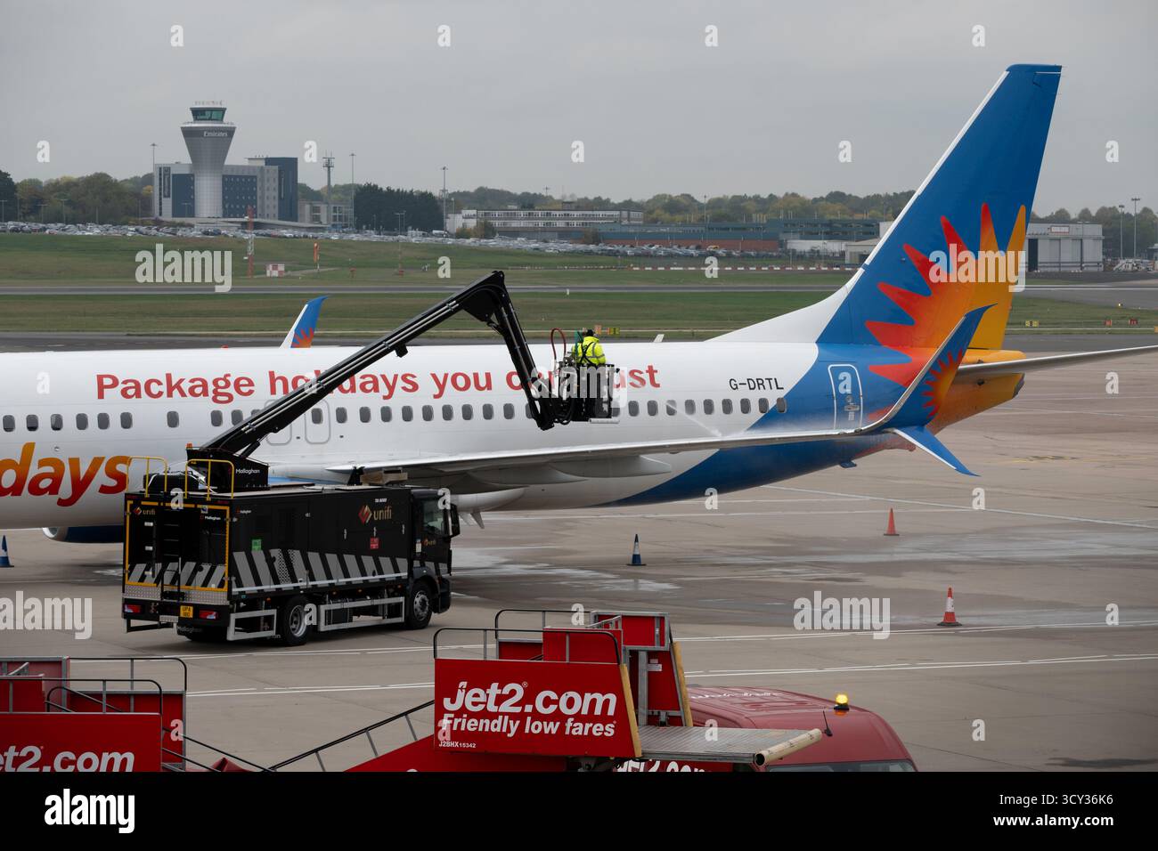 Unifi mobiler Kirschpicker am Flughafen Birmingham, Großbritannien Stockfoto