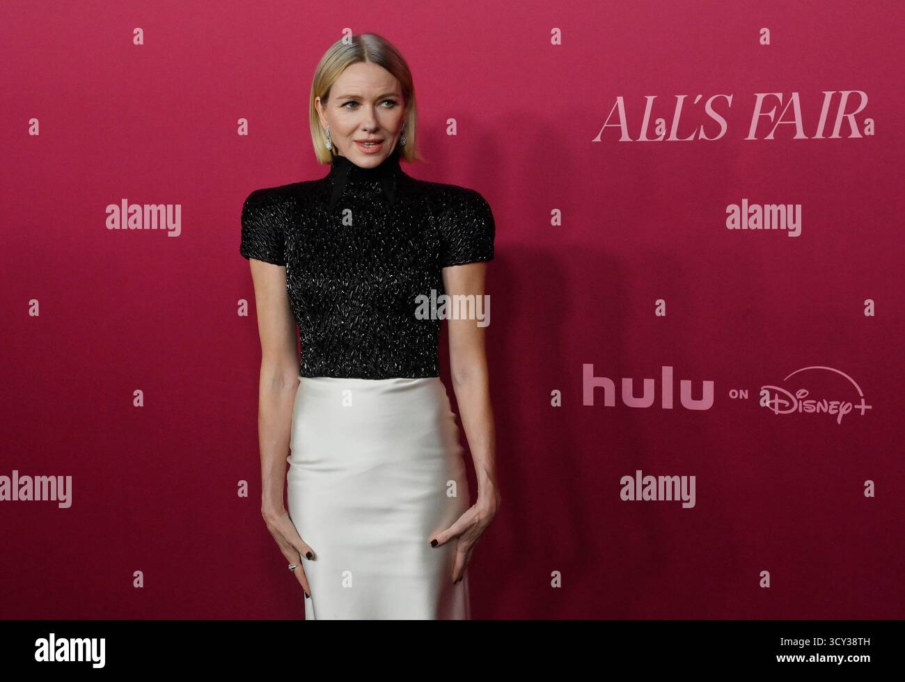 Los Angeles, Usa. Oktober 2025. Das Mitglied Naomi Watts nimmt am Donnerstag, den 16. Oktober 2025, an der Weltpremiere der Hulu Original TV-Serie „All's Fair“ im DGA Theater in Los Angeles Teil. Geschichte: Folgt einem erfolgreichen Scheidungsanwalt und der Besitzerin einer rein weiblichen Anwaltskanzlei in Los Angeles. Foto: Jim Ruymen/UPI Credit: UPI/Alamy Live News Stockfoto