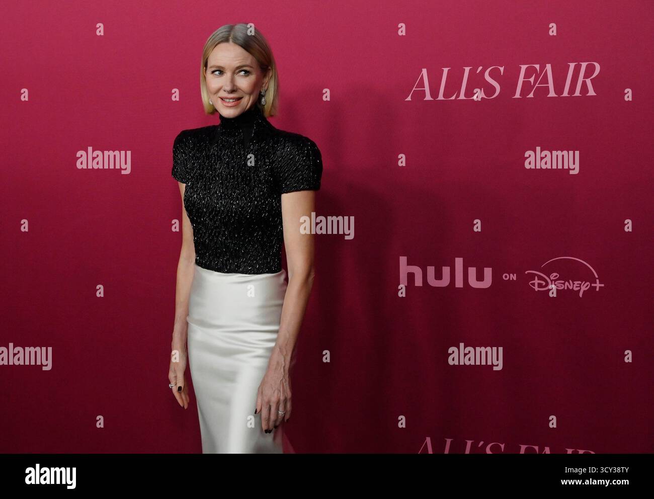 Los Angeles, Usa. Oktober 2025. Das Mitglied Naomi Watts nimmt am Donnerstag, den 16. Oktober 2025, an der Weltpremiere der Hulu Original TV-Serie „All's Fair“ im DGA Theater in Los Angeles Teil. Geschichte: Folgt einem erfolgreichen Scheidungsanwalt und der Besitzerin einer rein weiblichen Anwaltskanzlei in Los Angeles. Foto: Jim Ruymen/UPI Credit: UPI/Alamy Live News Stockfoto