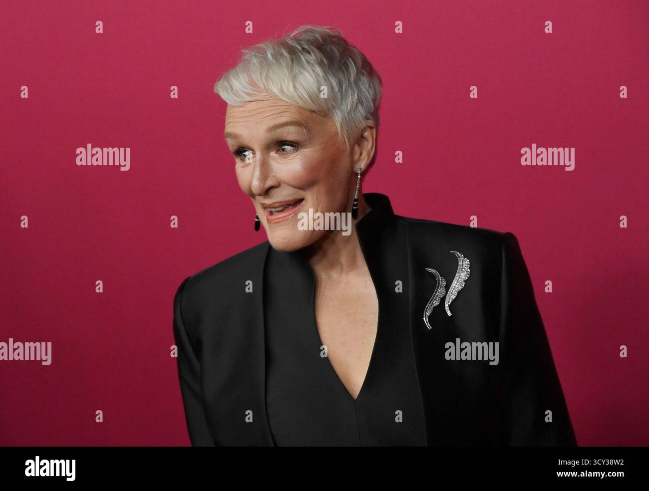 Los Angeles, Usa. Oktober 2025. Darsteller Glenn Close nimmt am Donnerstag, den 16. Oktober 2025, an der Weltpremiere der Hulu Original TV-Serie „All's Fair“ im DGA Theater in Los Angeles Teil. Geschichte: Folgt einem erfolgreichen Scheidungsanwalt und der Besitzerin einer rein weiblichen Anwaltskanzlei in Los Angeles. Foto: Jim Ruymen/UPI Credit: UPI/Alamy Live News Stockfoto