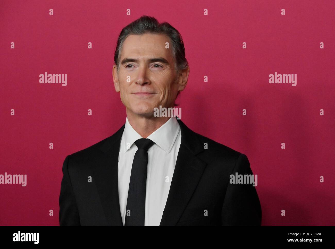 Los Angeles, Usa. Oktober 2025. Schauspieler Billy Crudup nimmt am Donnerstag, den 16. Oktober 2025, an der Weltpremiere der Hulu Original TV-Serie „All's Fair“ im DGA Theater in Los Angeles Teil. Geschichte: Folgt einem erfolgreichen Scheidungsanwalt und der Besitzerin einer rein weiblichen Anwaltskanzlei in Los Angeles. Foto: Jim Ruymen/UPI Credit: UPI/Alamy Live News Stockfoto