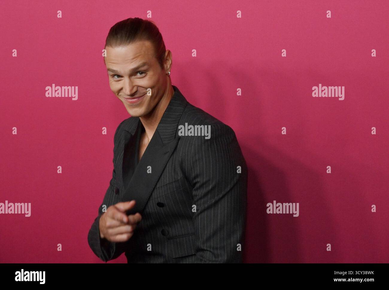 Los Angeles, Usa. Oktober 2025. Matthew Noszka nimmt am Donnerstag, den 16. Oktober 2025, an der Weltpremiere der Hulu Original TV-Serie „All's Fair“ im DGA Theater in Los Angeles Teil. Geschichte: Folgt einem erfolgreichen Scheidungsanwalt und der Besitzerin einer rein weiblichen Anwaltskanzlei in Los Angeles. Foto: Jim Ruymen/UPI Credit: UPI/Alamy Live News Stockfoto