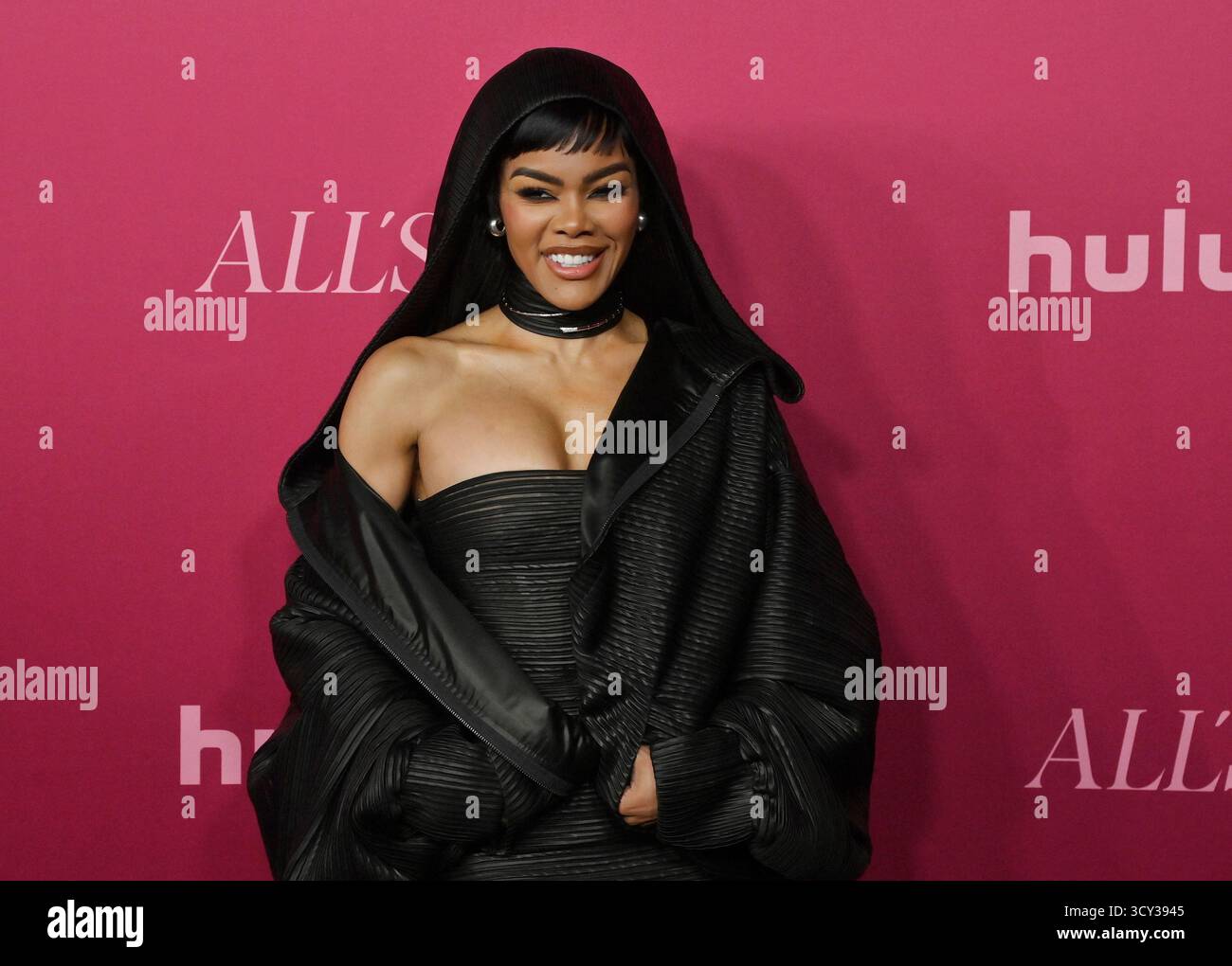 Los Angeles, Usa. Oktober 2025. Die Schauspielerin Teyana Taylor nimmt am Donnerstag, den 16. Oktober 2025, an der Weltpremiere der Hulu Original TV-Serie „All's Fair“ im DGA Theater in Los Angeles Teil. Geschichte: Folgt einem erfolgreichen Scheidungsanwalt und der Besitzerin einer rein weiblichen Anwaltskanzlei in Los Angeles. Foto: Jim Ruymen/UPI Credit: UPI/Alamy Live News Stockfoto