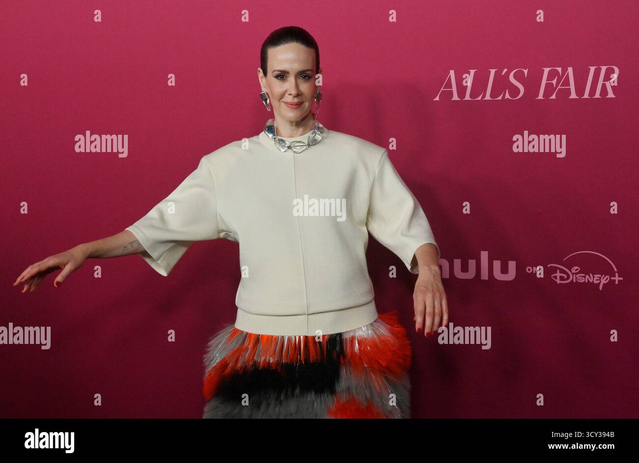 Los Angeles, Usa. Oktober 2025. Sarah Paulson, Mitglied der Besetzung, nimmt am Donnerstag, den 16. Oktober 2025, an der Weltpremiere der Hulu Original TV-Serie „All's Fair“ im DGA Theater in Los Angeles Teil. Geschichte: Folgt einem erfolgreichen Scheidungsanwalt und der Besitzerin einer rein weiblichen Anwaltskanzlei in Los Angeles. Foto: Jim Ruymen/UPI Credit: UPI/Alamy Live News Stockfoto