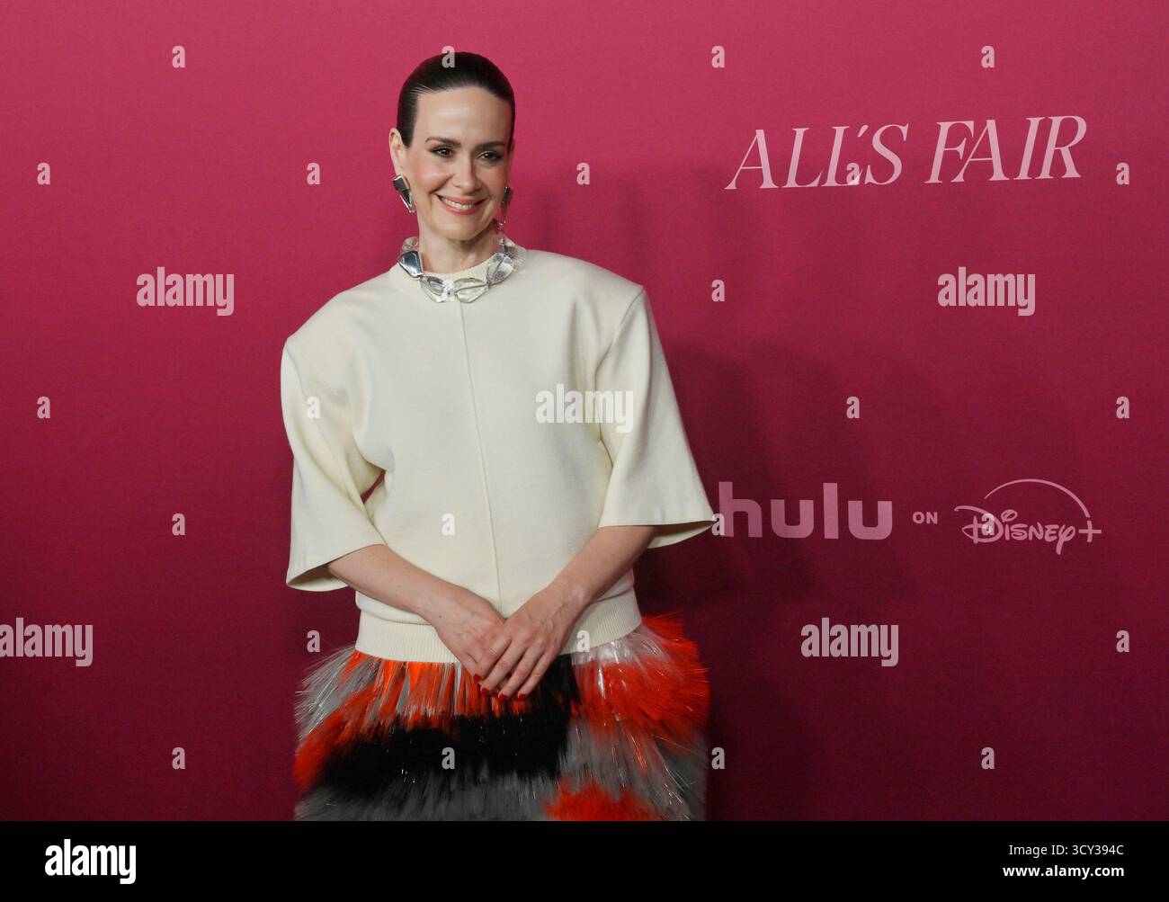 Los Angeles, Usa. Oktober 2025. Sarah Paulson, Mitglied der Besetzung, nimmt am Donnerstag, den 16. Oktober 2025, an der Weltpremiere der Hulu Original TV-Serie „All's Fair“ im DGA Theater in Los Angeles Teil. Geschichte: Folgt einem erfolgreichen Scheidungsanwalt und der Besitzerin einer rein weiblichen Anwaltskanzlei in Los Angeles. Foto: Jim Ruymen/UPI Credit: UPI/Alamy Live News Stockfoto