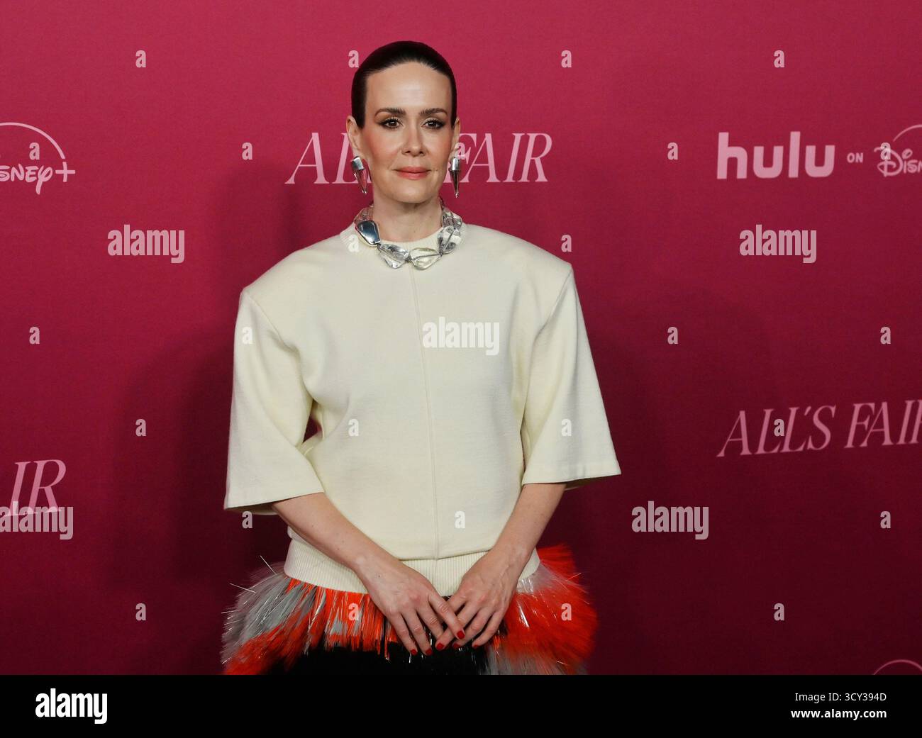 Los Angeles, Usa. Oktober 2025. Sarah Paulson, Mitglied der Besetzung, nimmt am Donnerstag, den 16. Oktober 2025, an der Weltpremiere der Hulu Original TV-Serie „All's Fair“ im DGA Theater in Los Angeles Teil. Geschichte: Folgt einem erfolgreichen Scheidungsanwalt und der Besitzerin einer rein weiblichen Anwaltskanzlei in Los Angeles. Foto: Jim Ruymen/UPI Credit: UPI/Alamy Live News Stockfoto