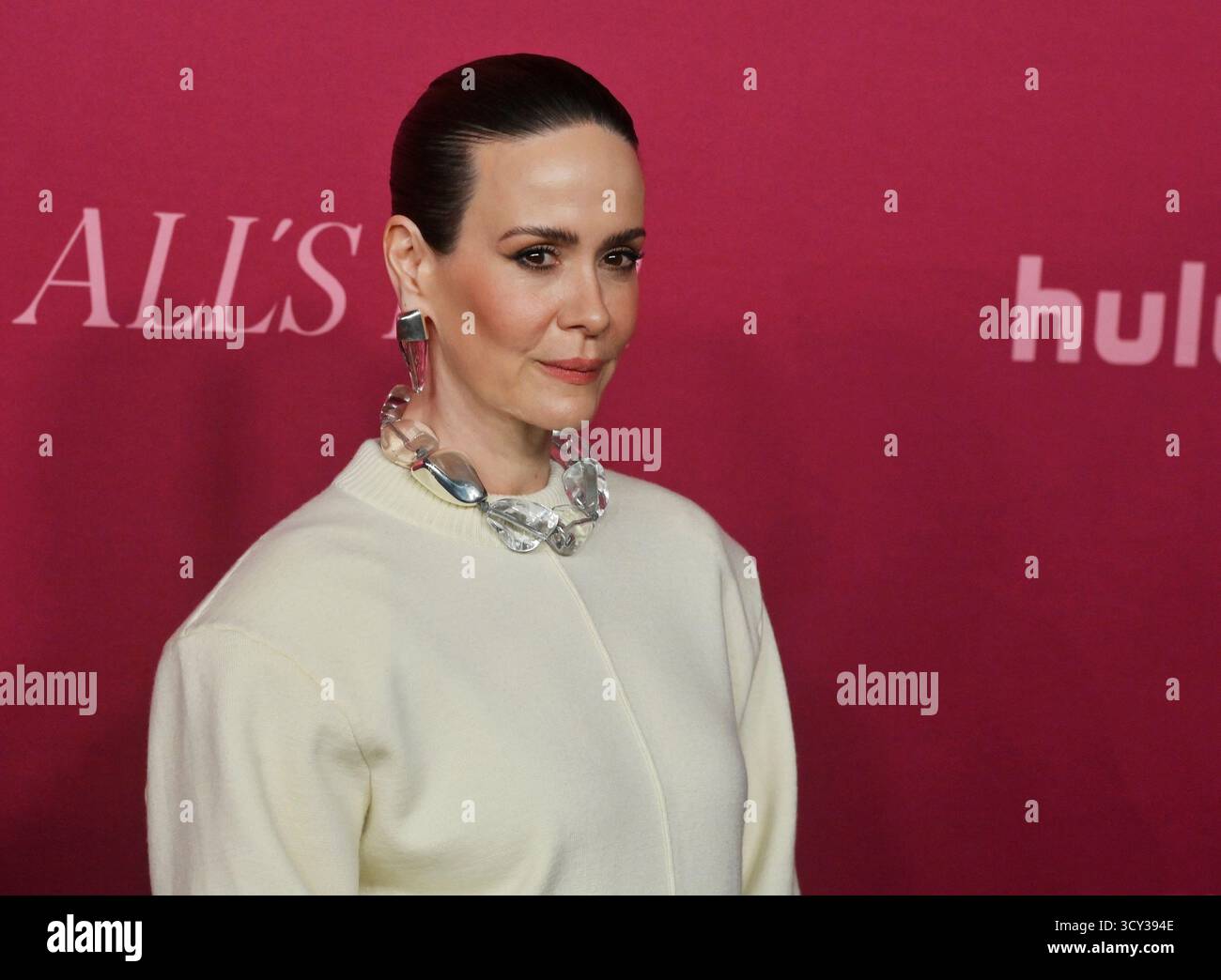 Los Angeles, Usa. Oktober 2025. Sarah Paulson, Mitglied der Besetzung, nimmt am Donnerstag, den 16. Oktober 2025, an der Weltpremiere der Hulu Original TV-Serie „All's Fair“ im DGA Theater in Los Angeles Teil. Geschichte: Folgt einem erfolgreichen Scheidungsanwalt und der Besitzerin einer rein weiblichen Anwaltskanzlei in Los Angeles. Foto: Jim Ruymen/UPI Credit: UPI/Alamy Live News Stockfoto