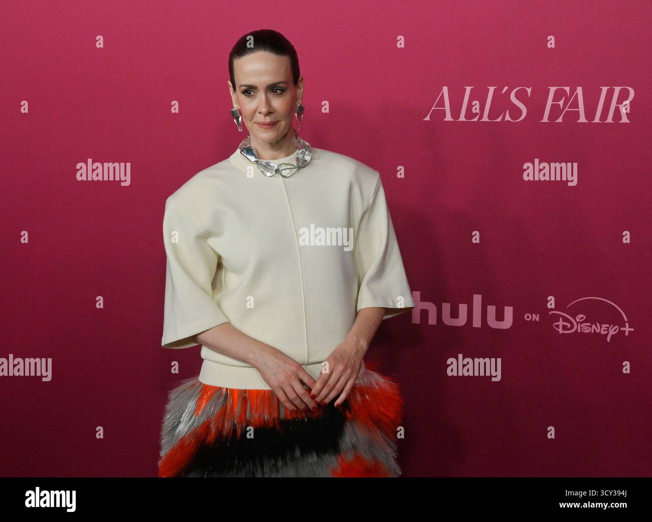 Los Angeles, Usa. Oktober 2025. Sarah Paulson, Mitglied der Besetzung, nimmt am Donnerstag, den 16. Oktober 2025, an der Weltpremiere der Hulu Original TV-Serie „All's Fair“ im DGA Theater in Los Angeles Teil. Geschichte: Folgt einem erfolgreichen Scheidungsanwalt und der Besitzerin einer rein weiblichen Anwaltskanzlei in Los Angeles. Foto: Jim Ruymen/UPI Credit: UPI/Alamy Live News Stockfoto