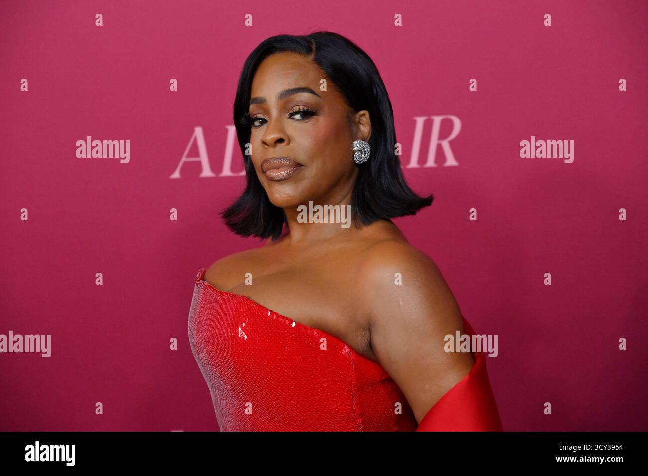 Los Angeles, Usa. Oktober 2025. Niecy Nash nimmt am Donnerstag, den 16. Oktober 2025, an der Weltpremiere der Hulu Original TV-Serie „All's Fair“ im DGA Theater in Los Angeles Teil. Geschichte: Folgt einem erfolgreichen Scheidungsanwalt und der Besitzerin einer rein weiblichen Anwaltskanzlei in Los Angeles. Foto: Jim Ruymen/UPI Credit: UPI/Alamy Live News Stockfoto