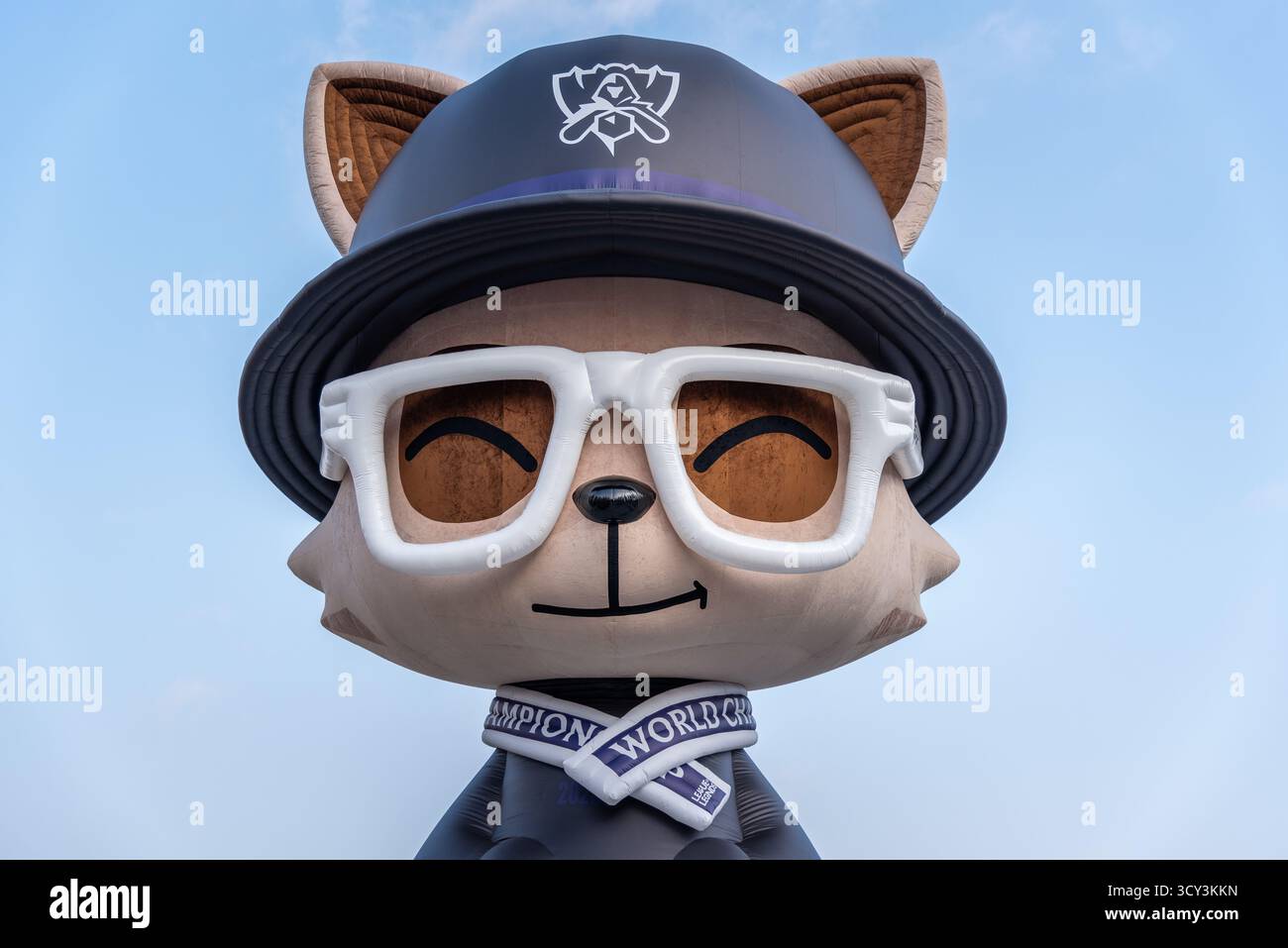 Das Logo der World 23 Esports-Veranstaltung auf der Bühnenplattform am Gwanghwamun-Platz in Seoul, Südkorea, am 19. November 2023 Stockfoto