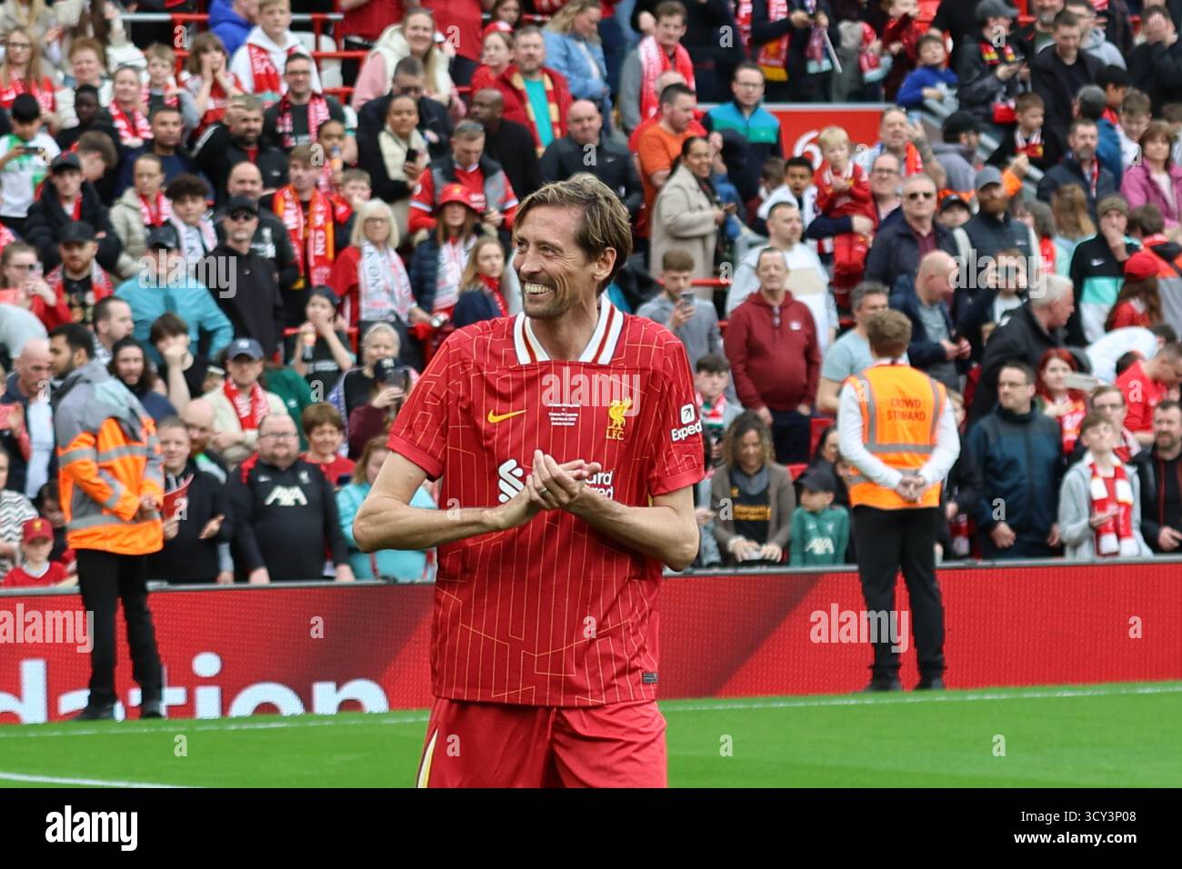 Peter Crouch nach dem Spiel Liverpool FC Legends gegen Chelsea Legends in Anfield Stockfoto