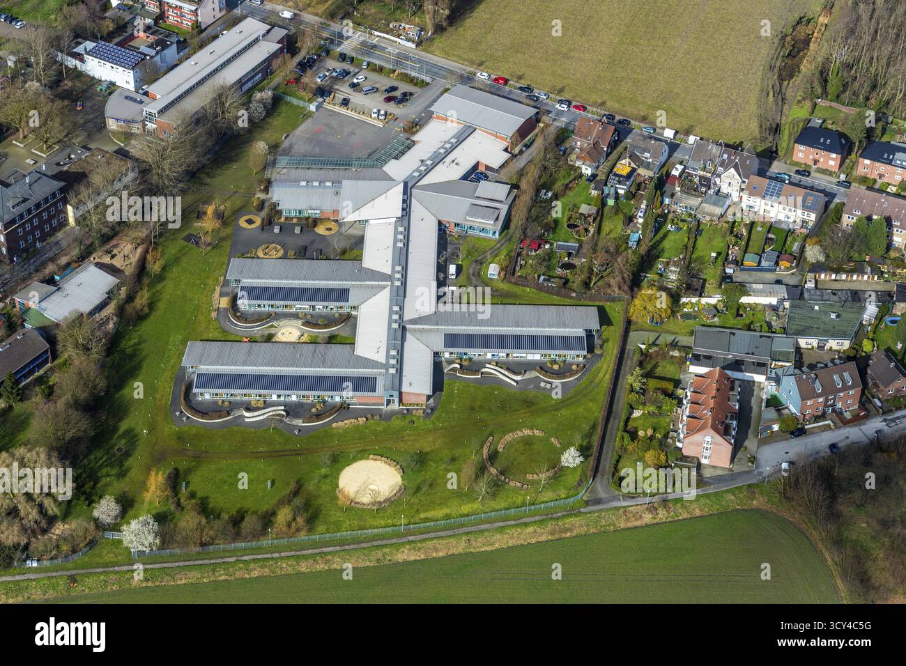 Luftaufnahme, LVR Christoph-Schlingensief-Schule, Sterkrade, Oberhausen, Ruhrgebiet, Nordrhein-Westfalen, Deutschland, Bildung, Bildungseinrichtung Stockfoto