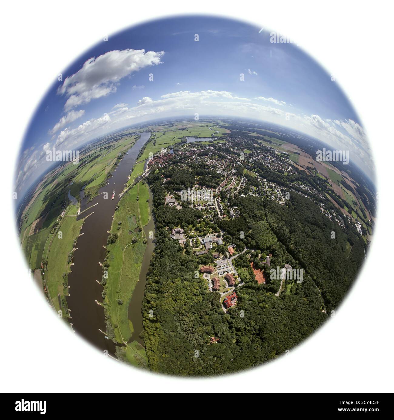 Altstadt, Elbe, Jeetzel, Fischaugenlinse, Rundbild, Hitzacker (Elbe), Landkreis Luechow-Dannenberg, Elbtalaue, Elbtal, Niedersachsen, Deutschland, Eu Stockfoto