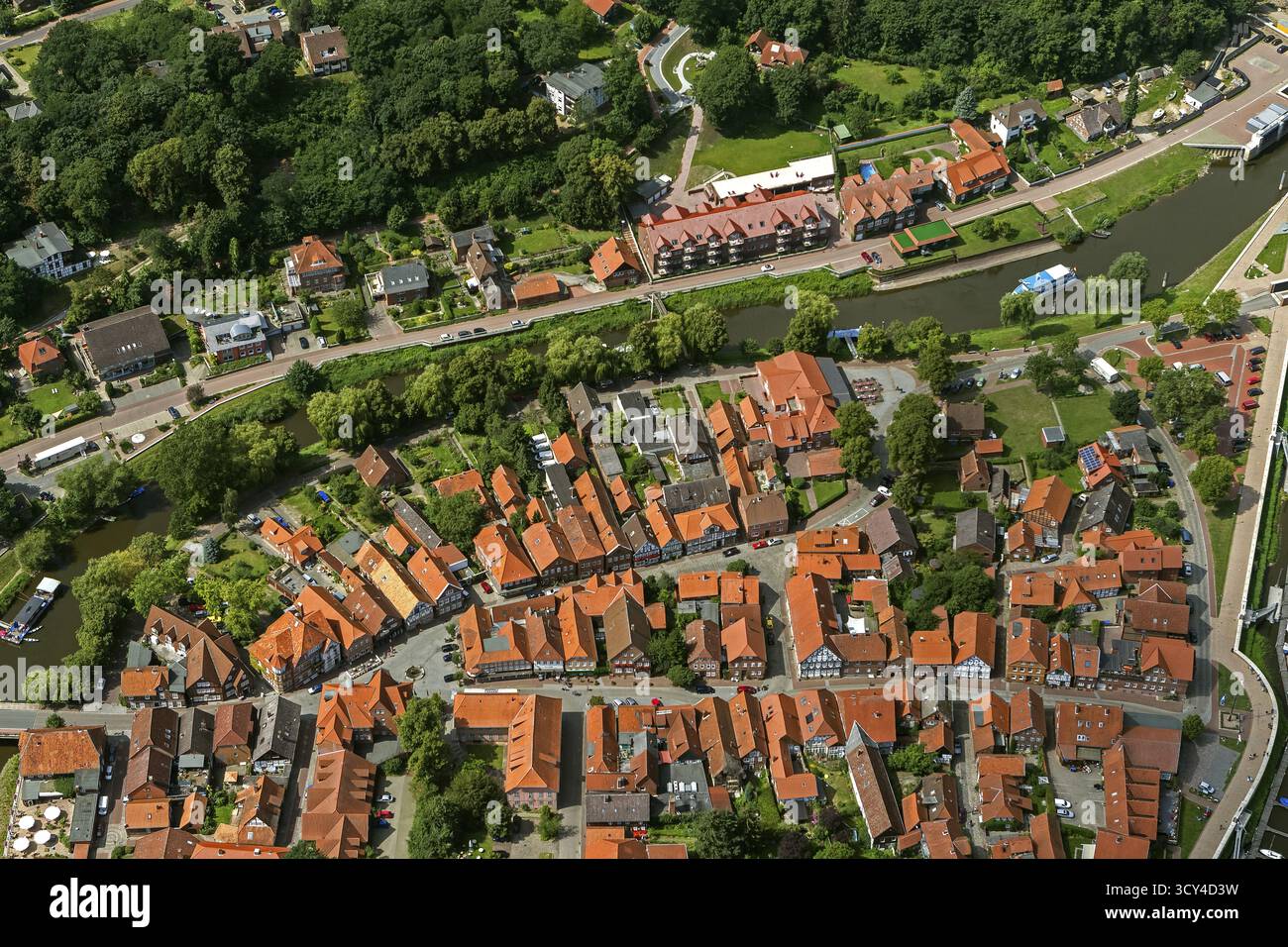 Altstadt von Hitzacker mit den Flüssen Jeetzel und Altjeetzel, Elbe, Elbufer, Hochwasserschutzbauten, Schleuse, Hitzacker (Elbe), Luechow-dann Stockfoto