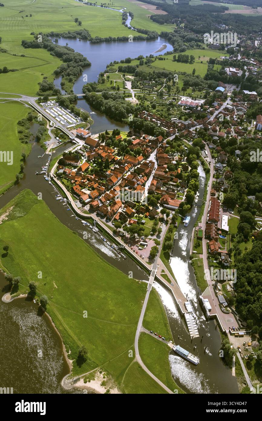 Altstadt von Hitzacker mit den Flüssen Jeetzel und Altjeetzel, Elbe, Elbufer, Hochwasserschutzbauten, Schleuse, Hitzacker (Elbe), Luechow-dann Stockfoto