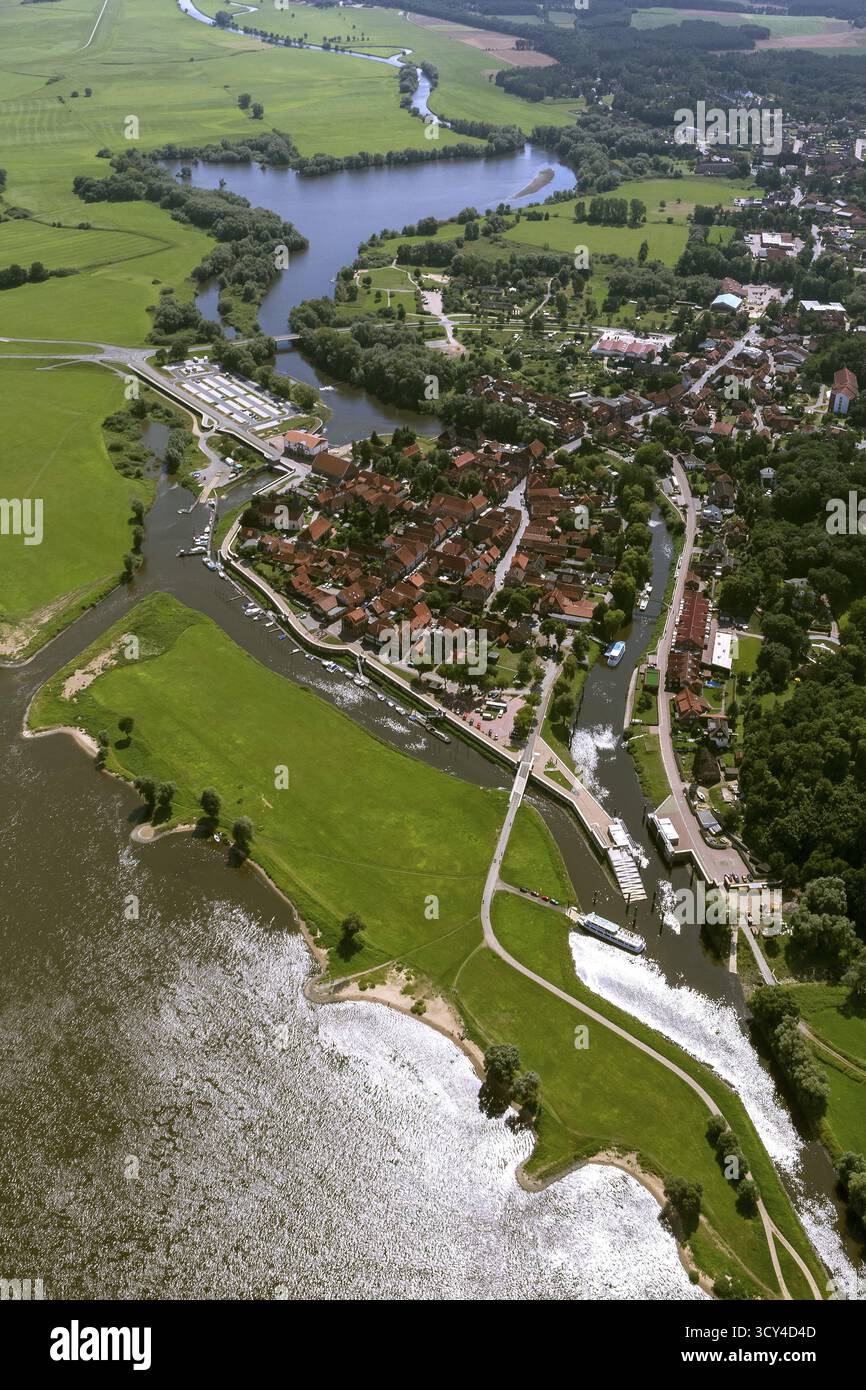 Altstadt von Hitzacker mit den Flüssen Jeetzel und Altjeetzel, Elbe, Elbufer, Hochwasserschutzbauten, Schleuse, Hitzacker (Elbe), Luechow-dann Stockfoto