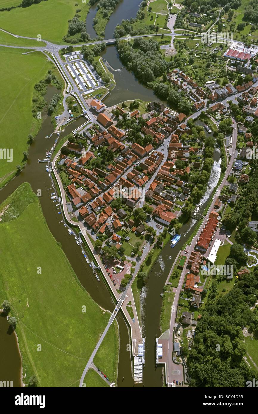 Altstadt von Hitzacker mit den Flüssen Jeetzel und Altjeetzel, Elbe, Elbufer, Hochwasserschutzbauten, Schleuse, Hitzacker (Elbe), Luechow-dann Stockfoto