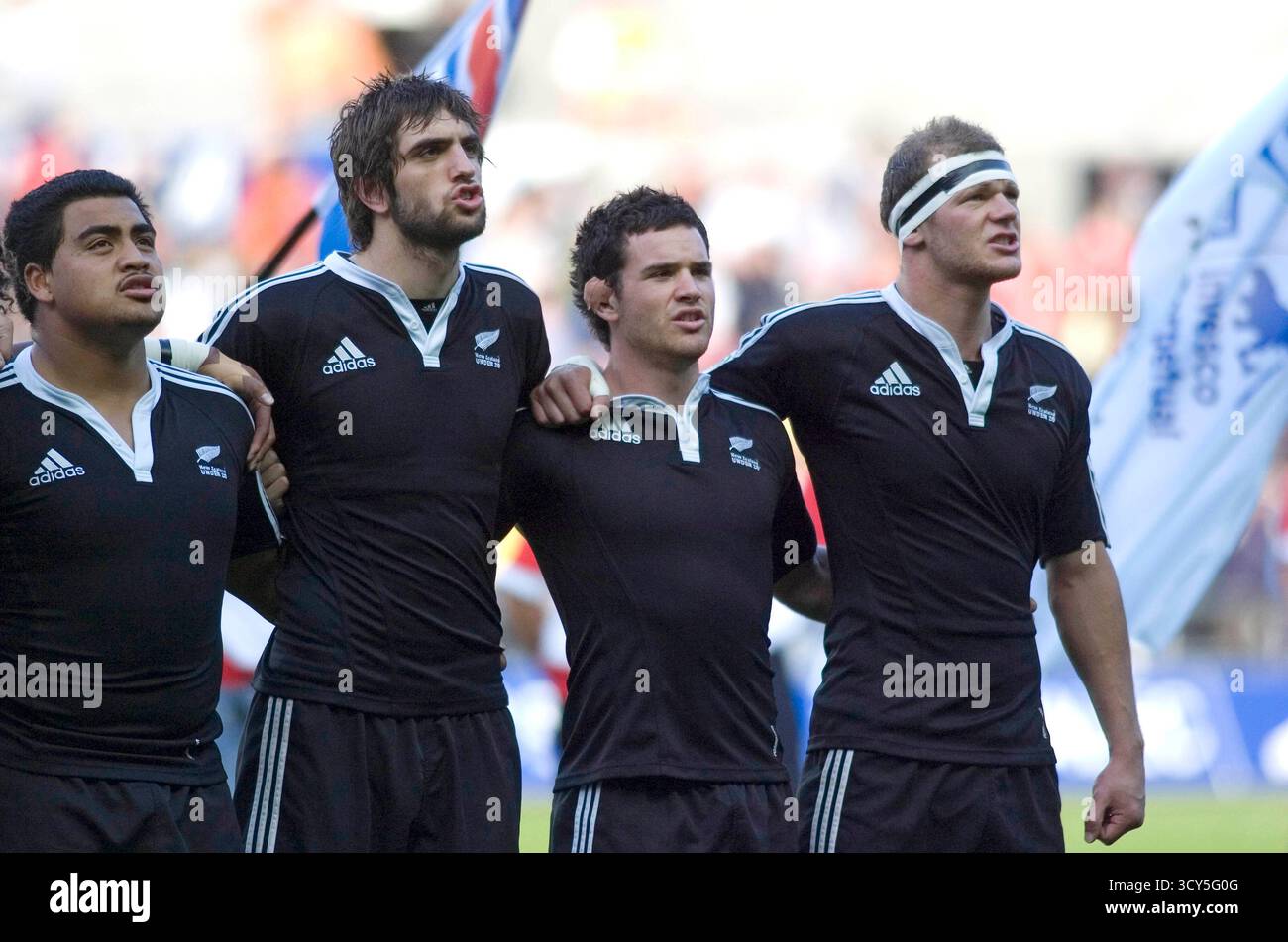 Sam Whitelock (2. Von links) der All Blacks während Neuseeland unter 20 Versen England unter 20 im Finale der IRB Junior World Rugby Championship im Liberty Stadium in Swansea im Juni 2008. Stockfoto