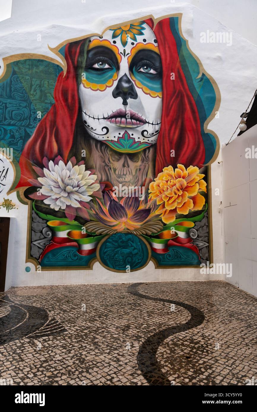 Wandbild für die Santa Maria Restaurant Bar in der Altstadt von Lagos in Portugal. Stockfoto