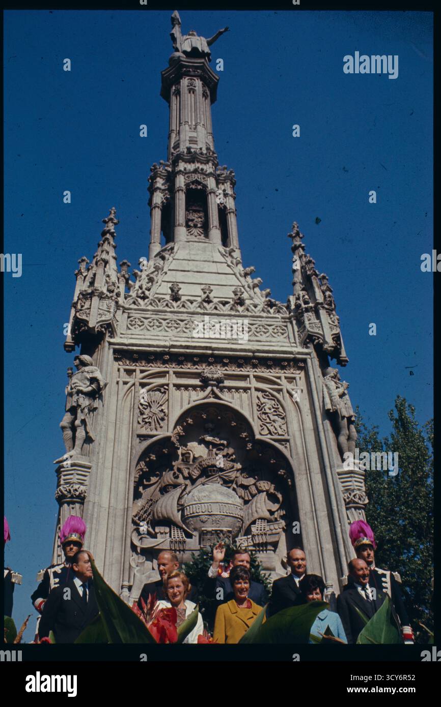 Madrid, 7.10.1969. Die amerikanischen Astronauten Neil Armstrong, Eldwin Aldrin und Michael Collins, Crewmitglieder der Apollo XI-Mission, winken den Menschenmassen vom Columbus Monument zu. Quelle: Album / Archivo ABC / Jaime Pato Stockfoto