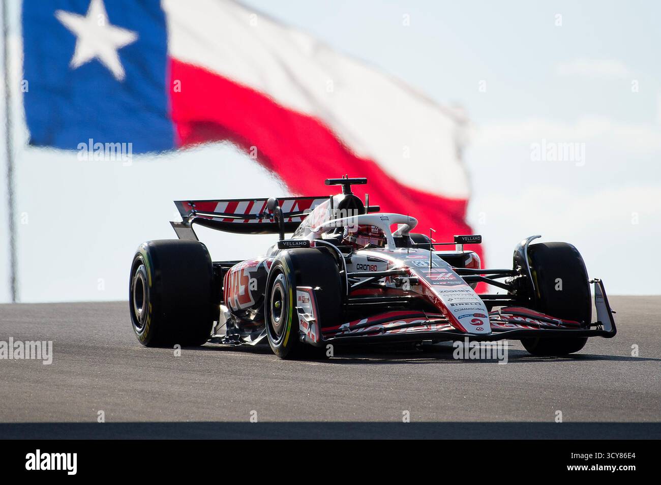 17. Oktober 2025: Esteban Ocon (31) mit dem MoneyGram HAAS F1 Team in Aktion Sprint Qualifying beim Formel 1 MSC Cruises Grand Prix der Vereinigten Staaten, Circuit of the Americas. Austin, Texas. Mario Cantu/CSM Stockfoto