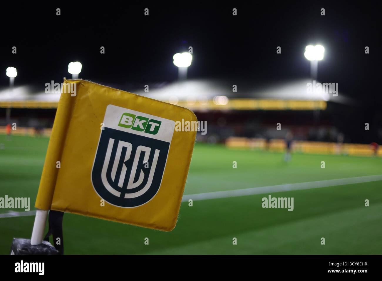 Newport, Großbritannien. Oktober 2025. URC-Logo auf der Touchline-Flagge. United Rugby Championship, Dragons gegen Cardiff Rugby bei der Rodney Parade in Newport, Südwales am Freitag, den 17. Oktober 2025. Nur redaktionelle Verwendung. bild von Andrew Orchard/Alamy Live News Stockfoto