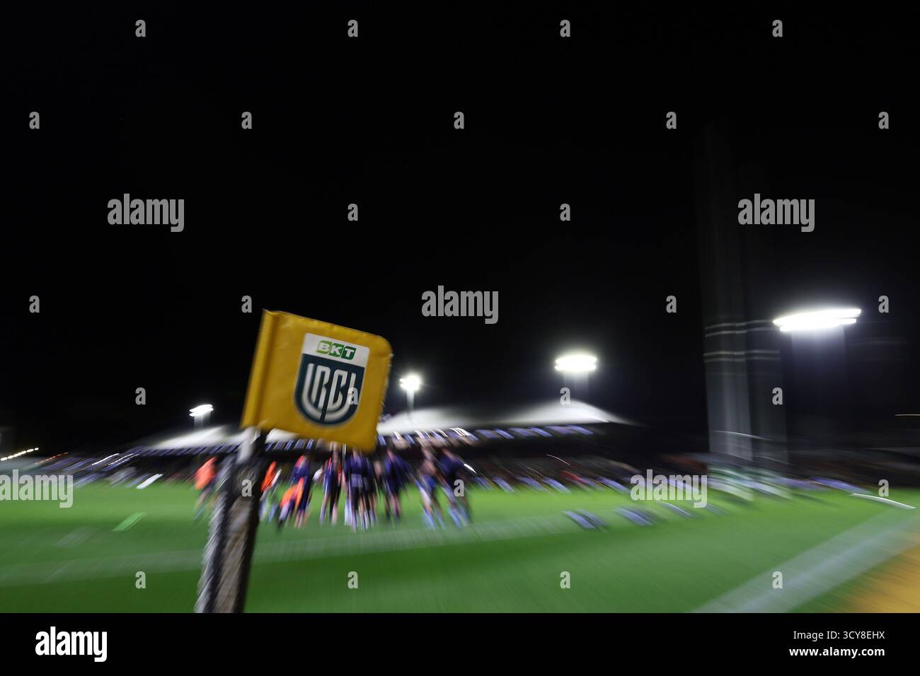 Newport, Großbritannien. Oktober 2025. URC-Logo auf der Touchline-Flagge. United Rugby Championship, Dragons gegen Cardiff Rugby bei der Rodney Parade in Newport, Südwales am Freitag, den 17. Oktober 2025. Nur redaktionelle Verwendung. bild von Andrew Orchard/Alamy Live News Stockfoto