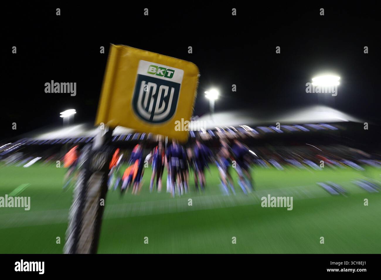 Newport, Großbritannien. Oktober 2025. URC-Logo auf der Touchline-Flagge. United Rugby Championship, Dragons gegen Cardiff Rugby bei der Rodney Parade in Newport, Südwales am Freitag, den 17. Oktober 2025. Nur redaktionelle Verwendung. bild von Andrew Orchard/Alamy Live News Stockfoto