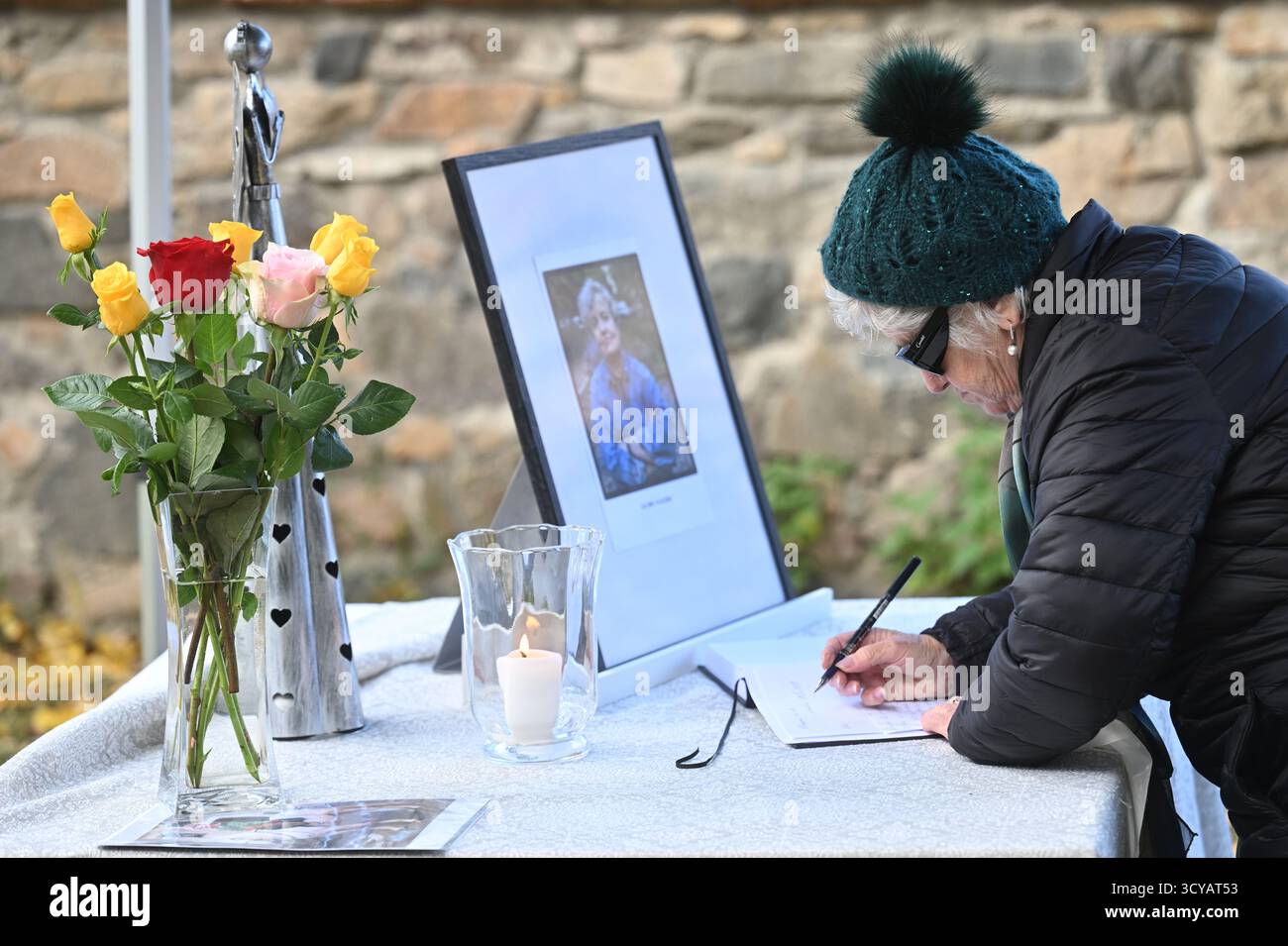 Pysely, Tschechische Republik. Oktober 2025. Beerdigung von Dana Drabova, langjähriger Leiterin des Staatlichen Büros für nukleare Sicherheit, die am 6. Oktober 2025 in Pysh, Tschechien, starb. Quelle: Michaela Rihova/CTK Photo/Alamy Live News Stockfoto