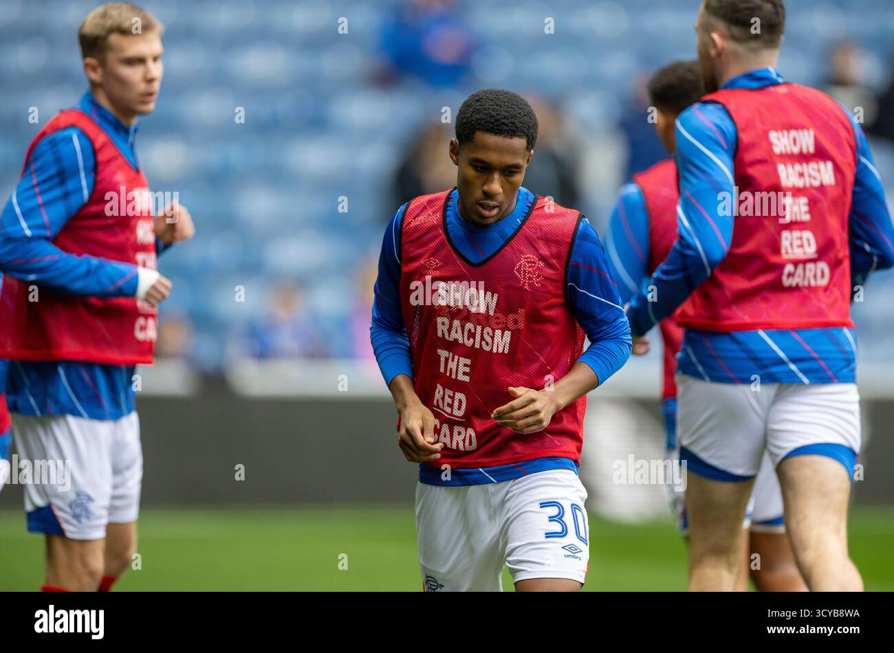 Ibrox Stadium, Glasgow, Großbritannien. Oktober 2025. Scottish Premiership Football, Rangers gegen Dundee United; Jayden Meghoma von Rangers Warms Up Credit: Action Plus Sports/Alamy Live News Stockfoto