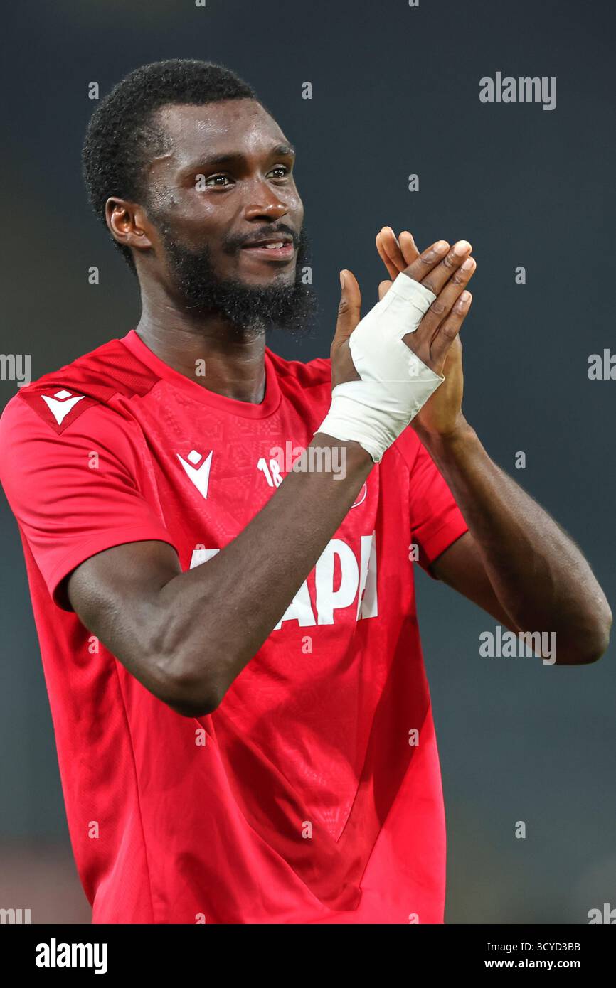 Österreichisches Bundesliga-Spiel zwischen Grazer AK 1902 und TSV Egger Glas Hartberg. Dynamische Fußball-Action, Spieler in Bewegung, Emotionen, Stadionatmosphäre und Teamgeist in professionellen Details. Das Bild zeigt Beres Owusu (GAK). Stockfoto