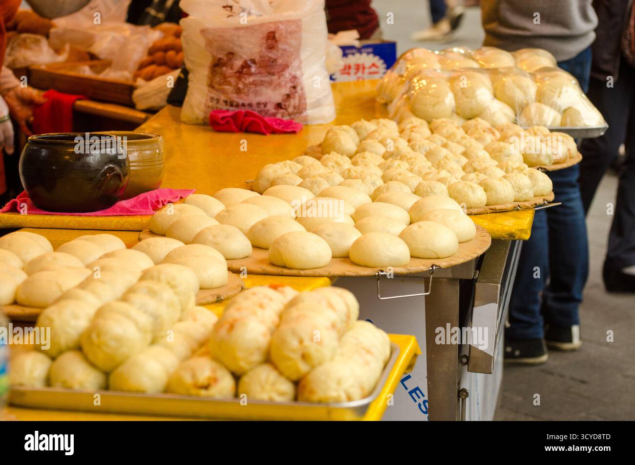 Traditionelle koreanische Brötchen auf einem Seoul Street Market Stockfoto