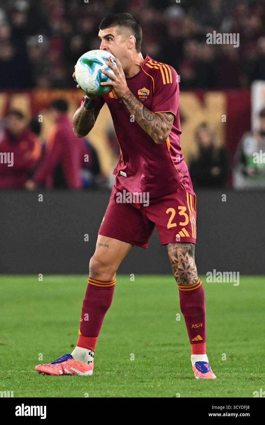 Rom, Italien. Oktober 2025. Gianluca Mancini von AS Roma gestet während des Spiels der Serie A zwischen AS Roma und dem FC Internazionale im Olympiastadion in Rom, Italien am 18. Oktober 2025. Quelle: Nicola Ianuale/Alamy Live News Stockfoto