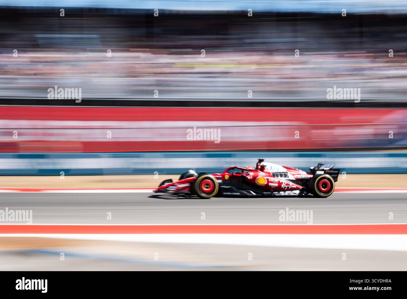 18. Oktober 2025: Charles Leclerc (16) mit dem Scuderia Ferrari HP Team in Aktion Sprint Race beim Formel 1 MSC Cruises Grand Prix der Vereinigten Staaten, Circuit of the Americas. Austin, Texas. Mario Cantu/CSM(Bild: © Mario Cantu/Cal Sport Media) Stockfoto
