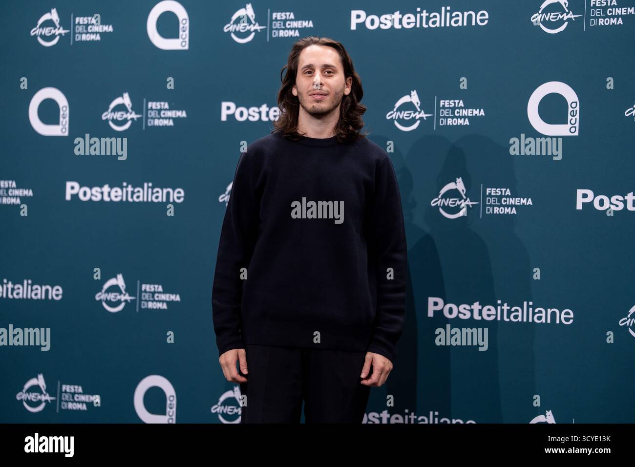 Rom, Italien. Oktober 2025. Simone Valentini nimmt am 18. Oktober 2025 am Fotocall „Allevi Back to Life“ beim 20. Rom Film Festival im Auditorium Parco Della Musica in Rom Teil. (Foto: Luca Carlino/NurPhoto)0 Credit: NurPhoto SRL/Alamy Live News Stockfoto