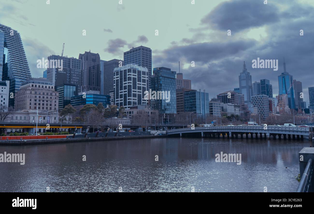 Skyline Von Moody Melbourne City Stockfoto