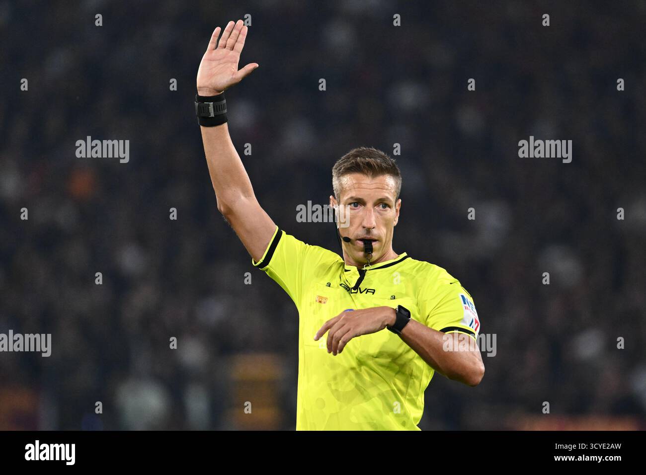 Rom, Italien. Oktober 2025. Schiedsrichter Davide Massa beim Spiel der Serie A zwischen AS Roma und FC Internazionale im Olympiastadion in Rom, Italien am 18. Oktober 2025. Quelle: Nicola Ianuale/Alamy Live News Stockfoto