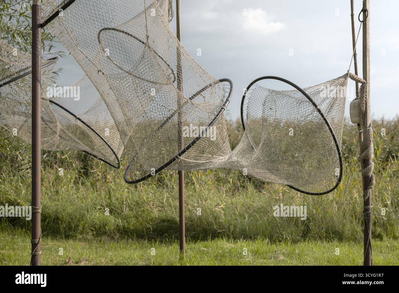 Fischernetztrocknung im Wind Stockfoto