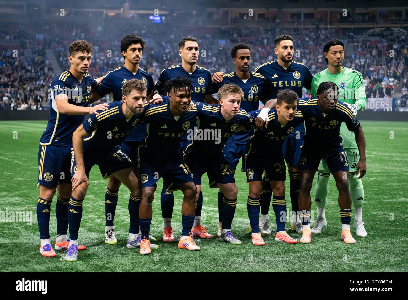Vancouver, Kanada. Oktober 2025. Vancouver Whitecaps FC Startup posiert für Fotos vor dem Spiel der Major League Soccer zwischen Vancouver Whitecaps FC und FC Dallas im BC Place Stadium in Vancouver, British Columbia, Kanada (NUR ZUR REDAKTIONELLEN VERWENDUNG). Quelle: SPP Sport Pressefoto. /Alamy Live News Stockfoto