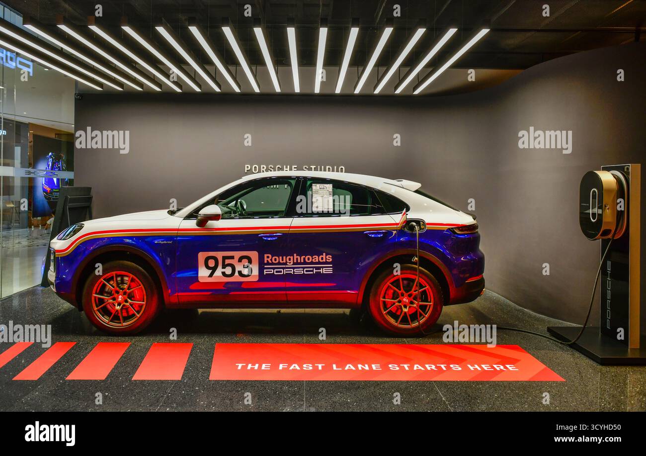 BANGKOK, THAILAND, 17. Oktober 2025: Porsche 4 x 4 Paris-Dakar (953). Porsche Design feiert mit dem brandneuen Rallyesportvermächtnis und der Dakar 911 Stockfoto