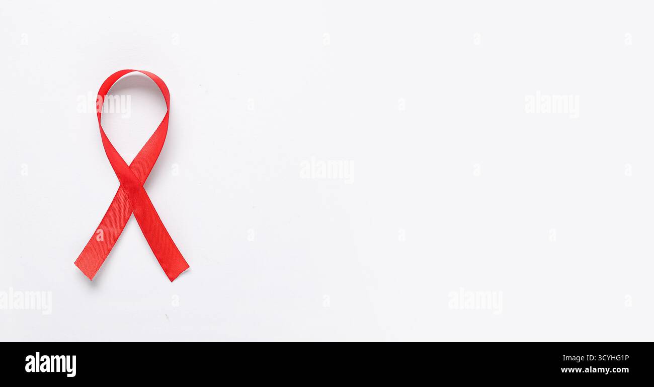 Rotes Farbband auf weißem Hintergrund mit Platz für Text Stockfoto