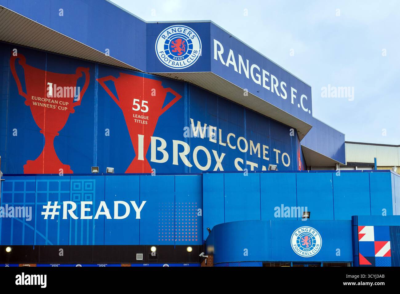 Wanddekoration an der Seite des Copland Road Stands im Ibrox Stadion, dem Heimstadion des Rangers Football Clubs, Glasgow, Schottland, Großbritannien Stockfoto