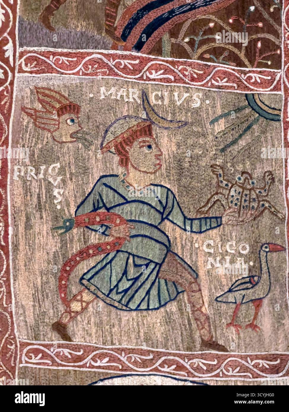 Eine Tafel aus dem 11. Jahrhundert-Wandteppich in der Kathedrale von St. Mary, Girona, die den Monat März veranschaulicht, in dem Störche ankommen, um Schlangen und Frösche zu essen Stockfoto