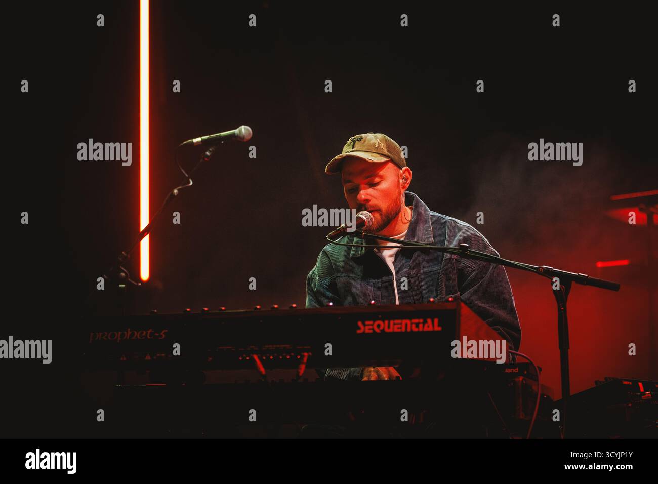 Kopenhagen, Dänemark. Oktober 2025. Der isländische Sänger, Musiker und Songwriter Asgeir gibt ein Live-Konzert im Poolen Copenhagen. Quelle: Gonzales Photo/Alamy Live News Stockfoto