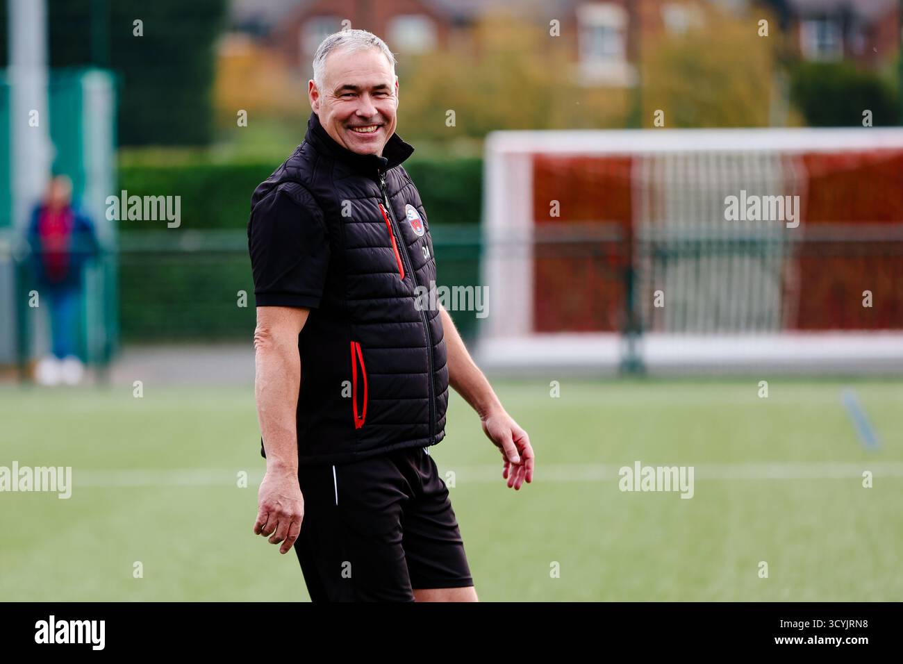Stafford Town gegen Nuneaton Town, Isuzu FA Vase First Round, 18. Oktober 2025 abgebildet: Nuneaton Town Manager und ehemaliger Spieler Darren Acton. Foto von M Stockfoto