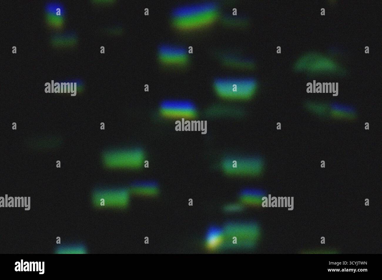 Digitaler 4K-Hintergrund mit farbigem, weichem Rauscheffekt. Einzigartige Mischung aus Vintage-Vibes und Lo-fi VHS Glitch Textur Stockfoto