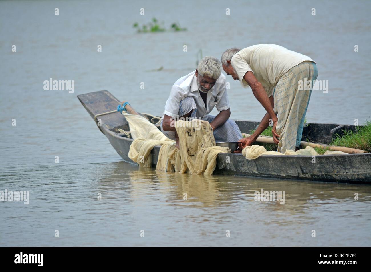 Der Halda River in Chittagong, Bangladesch, ist berühmt für seine natürliche Karpfenzucht und seine landschaftliche Schönheit und unterstützt Fischer, Wildtiere und lokale Gemeinden. Stockfoto