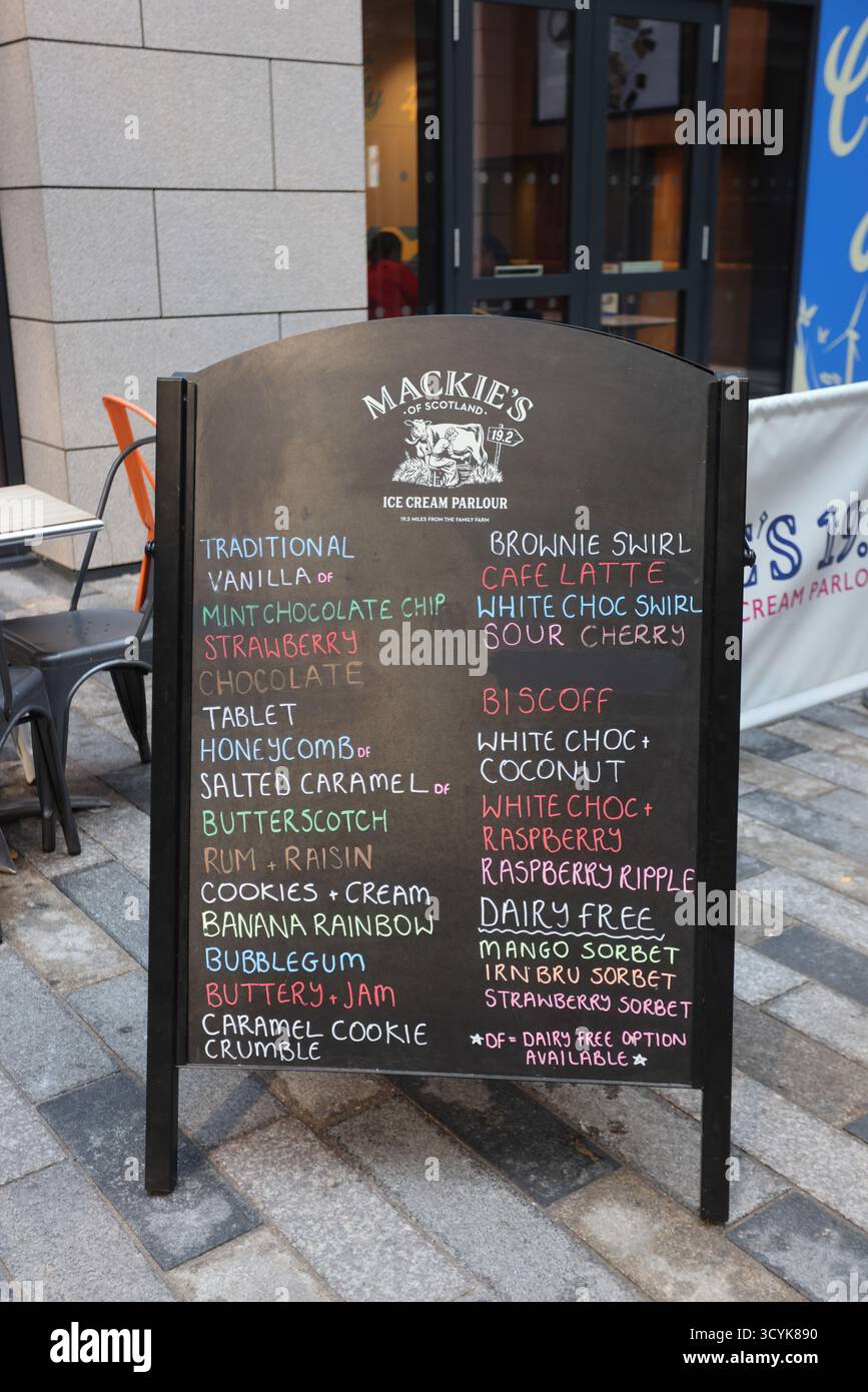 Mackie's of Scotland Eisdiele in Aberdeen, dem ersten Geschäft eröffnet, Schottland, Großbritannien Stockfoto