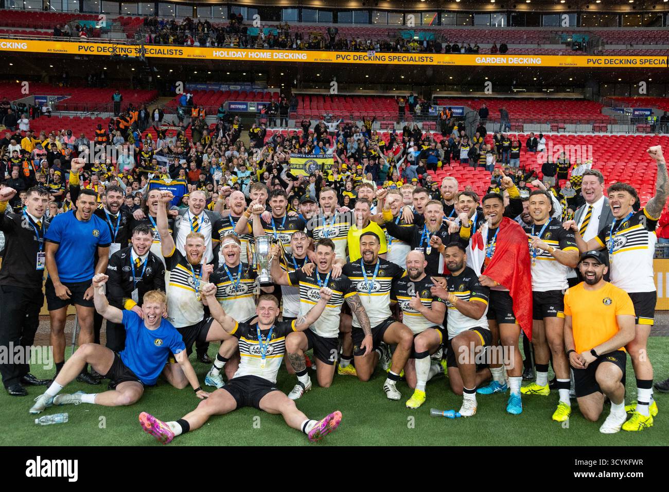 Die York Knights heben 2025 den Pokal 1895 in Wembley an Stockfoto